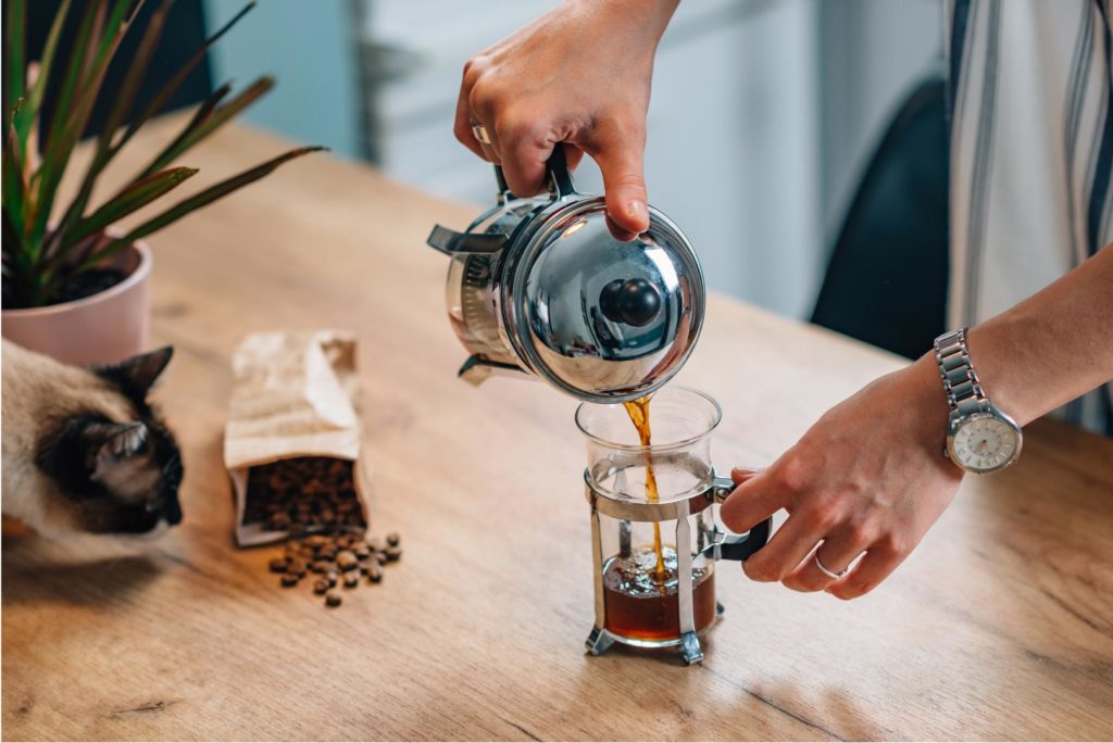 Membuat french press tidak sulit. berikut resep kopi menggunakan french press
