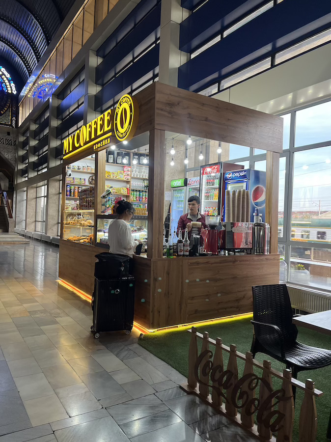 Coffee Corner di Stasiun Kereta Di Tashkent