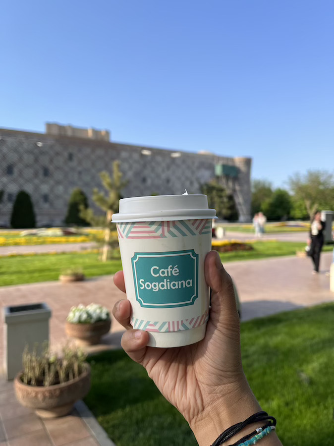 Salah satu coffee to go di Samarkand