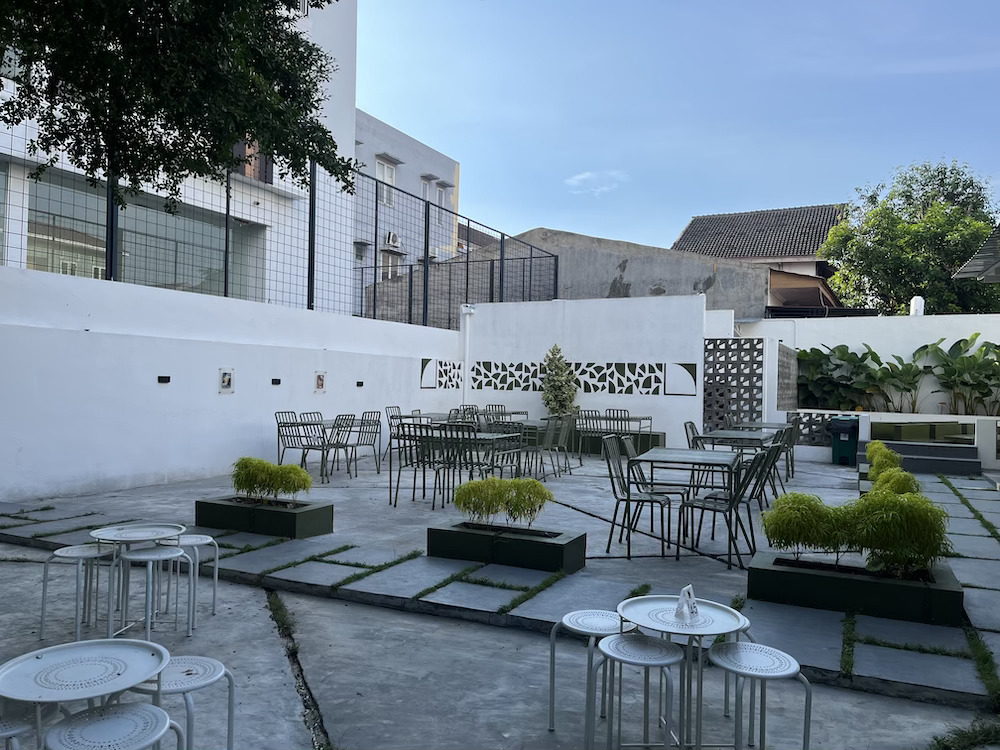outdoor luas ACHASA COFFEE AND SPACE