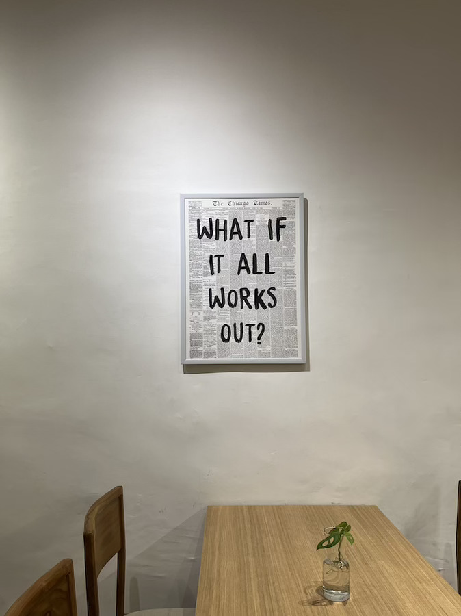 pajangan di dinding cafe