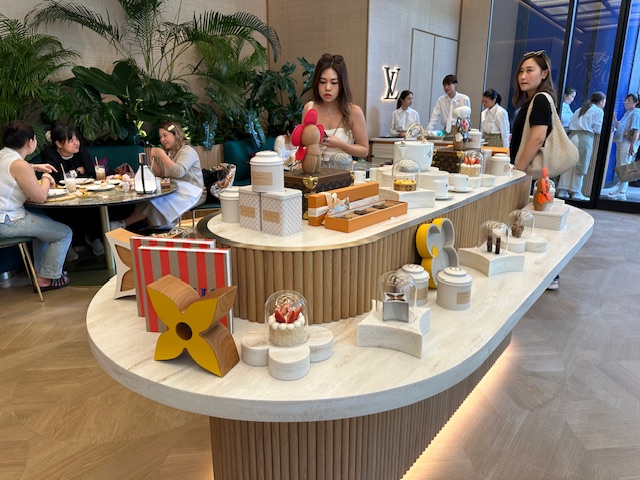 suasana cafe LV