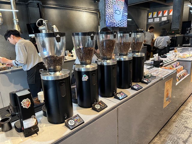 grinder kopi di bar