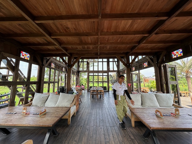 ruang outdoor kedai kopi Ayom Jogja