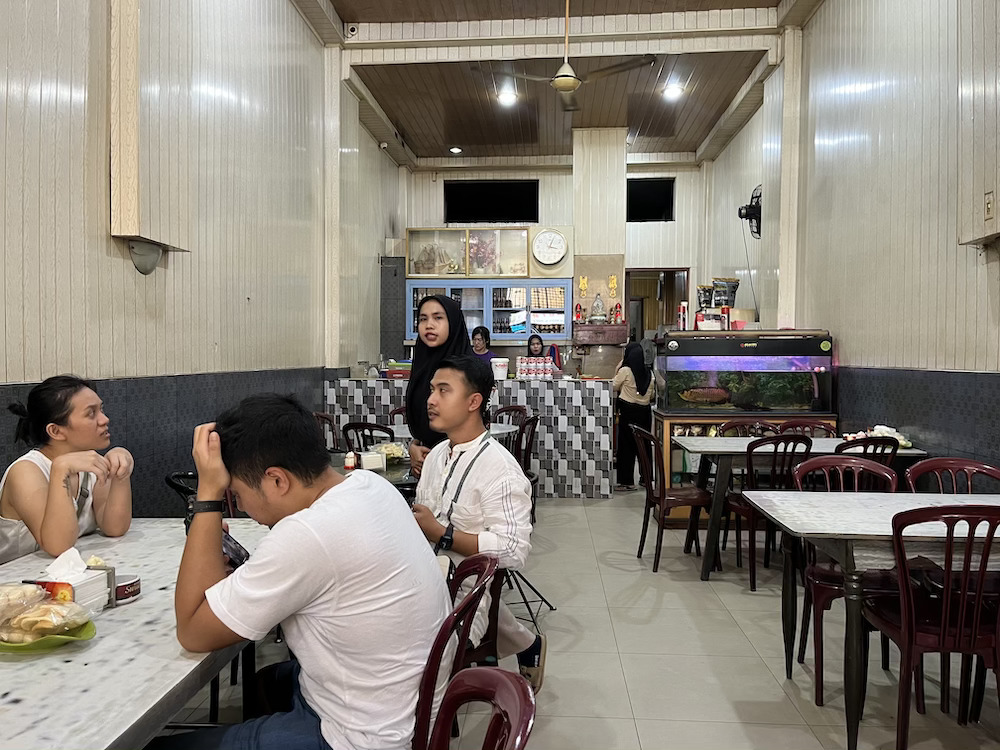 interior kedai kopi restu tanjung pura