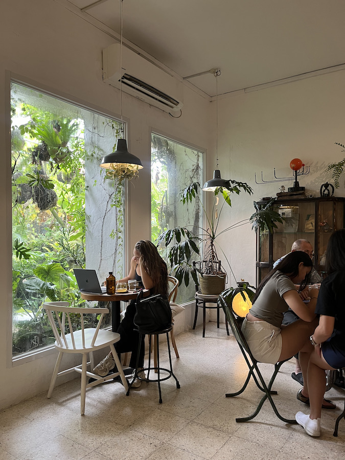 suasana di luna bar coffee
