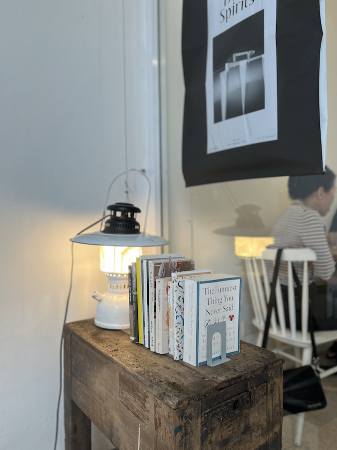 buku buku di luna bar coffee