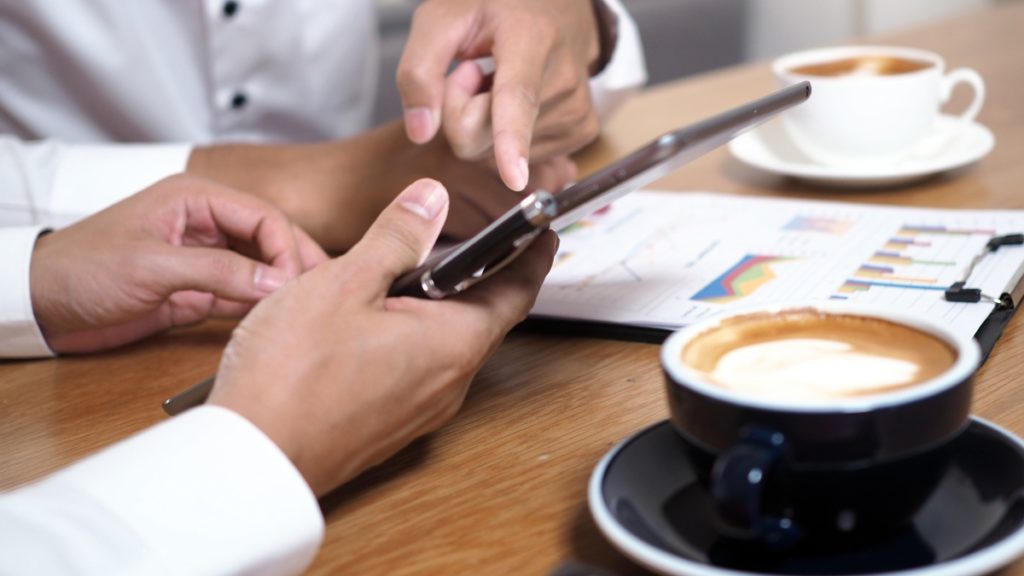 diskusi dengan secangkir kopi