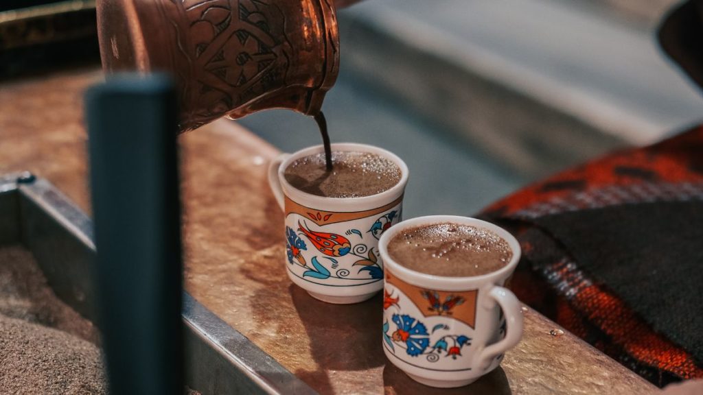 cangkir keramik lebih baik untuk kopi