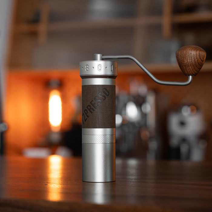 Grinder 1Zpresso ZP6 merupakan salah satu grinder terbaik yang diandalkan oleh pencinta kopi.