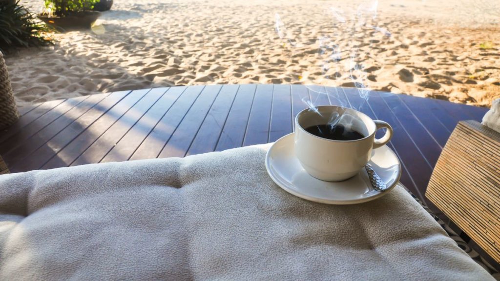 Ngopi di Pantai Yuk Bikin Kopi Sendiri
