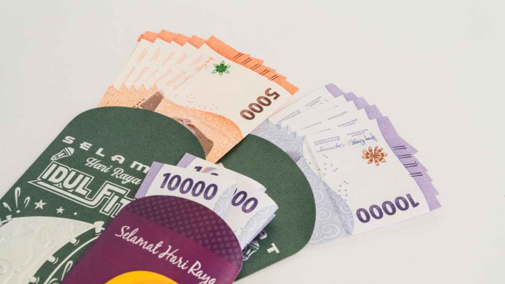 uang thr karyawan, aturan dan tips membaginya
