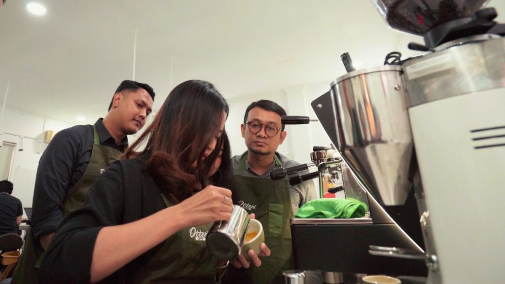 otten academy belajar kopi latte art