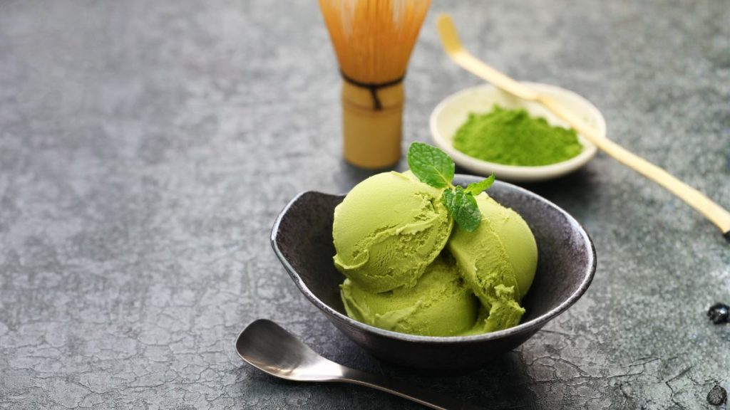 es krim dicampur matcha powder