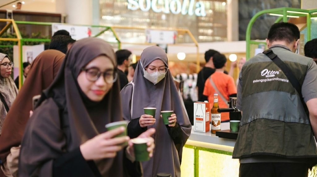pengunjung dapat latte art KFI 2026 Medan